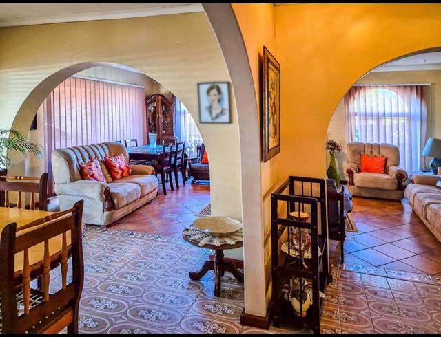 6 BEDROOM HOUSE FOR SALE IN GLENHAVEN